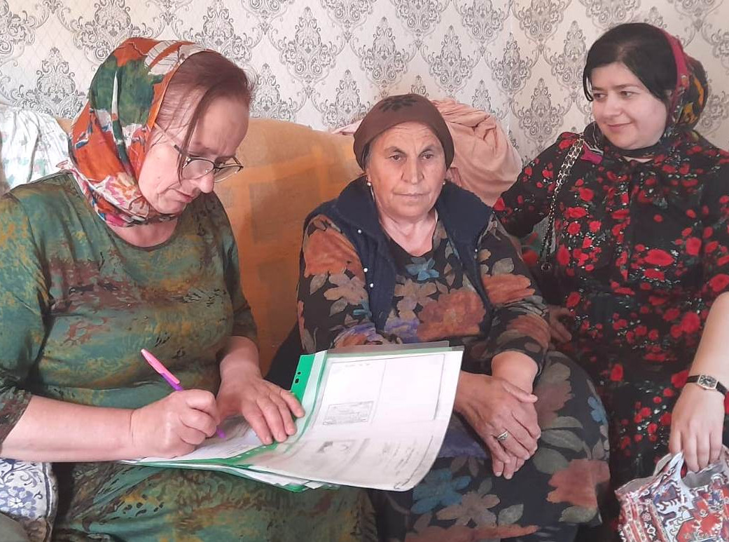 Специалисты Дахадаевского КЦСОН провели комиссионное обследование жилищно-бытовых условий граждан, нуждающихся в предоставлении соцуслуг